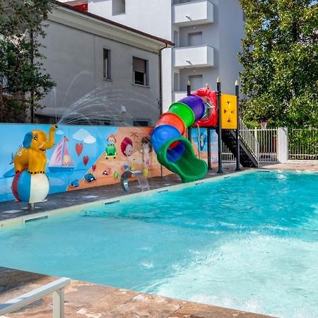 Residence Filmare Riccione Esterno foto